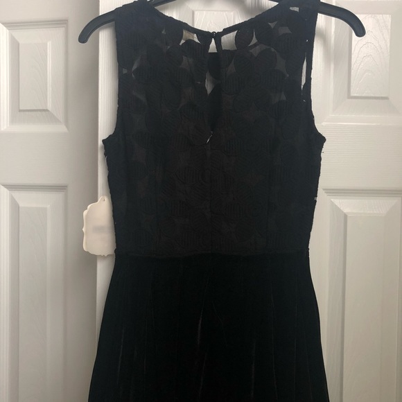 Altar’d State Velvet and Floral Lace Formal Dress - Picture 3 of 6